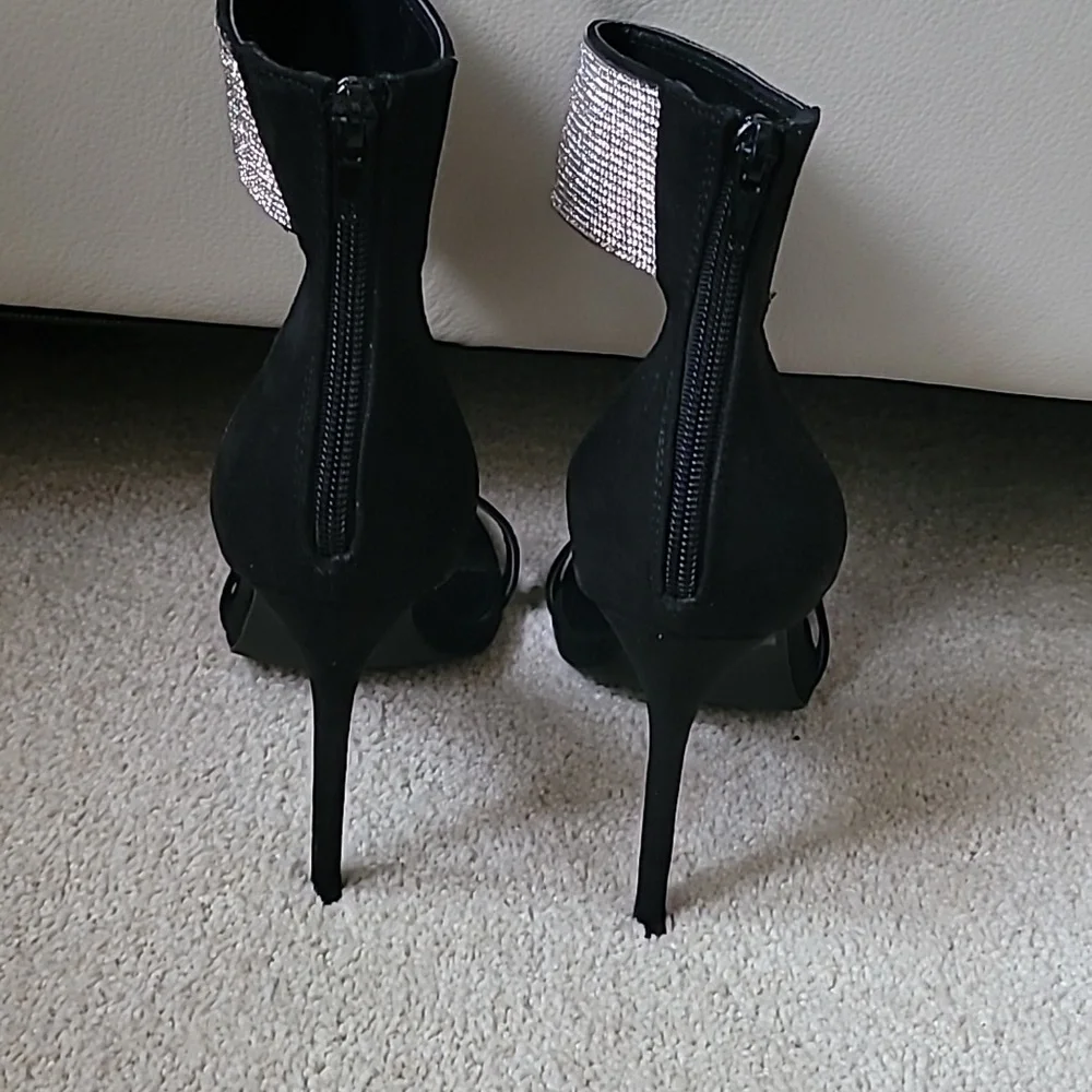 Shoes - Picture 2 of 4